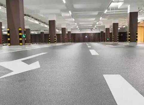 工廠磨石地坪施工難題不用愁，專業(yè)設(shè)備團隊來解憂