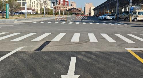 蘇州商業(yè)廣場(chǎng)地面劃線專家，包工包料打造智慧化通行空間